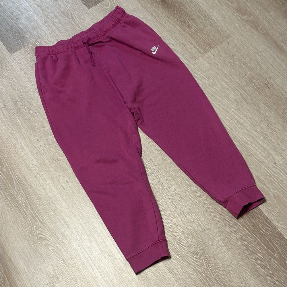 Nike Sportswear Club Fleece Women's Mid-Rise Joggers in Fireberry Sz Large